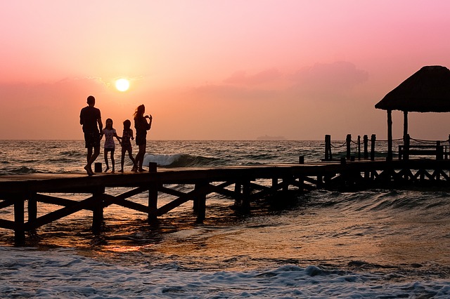Chystáte sa na dovolenku s rodinou? Tieto veci nepodceňte.
